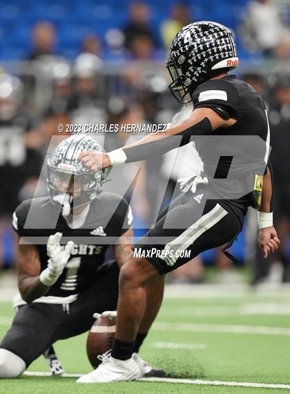 Thumbnail 2 in Harlan vs. Steele (UIL 6A Division II Region 4 Semifinal) photogallery.