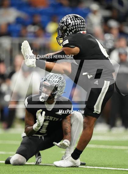 Thumbnail 2 in Harlan vs. Steele (UIL 6A Division II Region 4 Semifinal) photogallery.