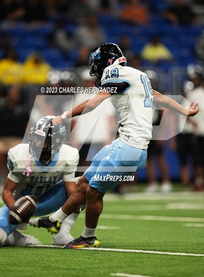 Thumbnail 2 in Harlan vs. Steele (UIL 6A Division II Region 4 Semifinal) photogallery.