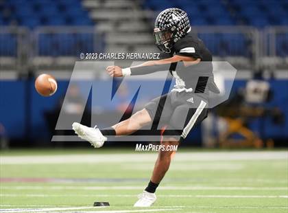 Thumbnail 2 in Harlan vs. Steele (UIL 6A Division II Region 4 Semifinal) photogallery.