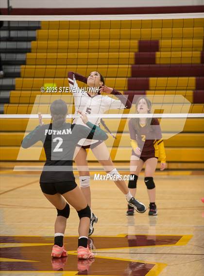 Thumbnail 2 in JV: Putnam @  Milwaukie/Milwaukie Academy of the Arts photogallery.
