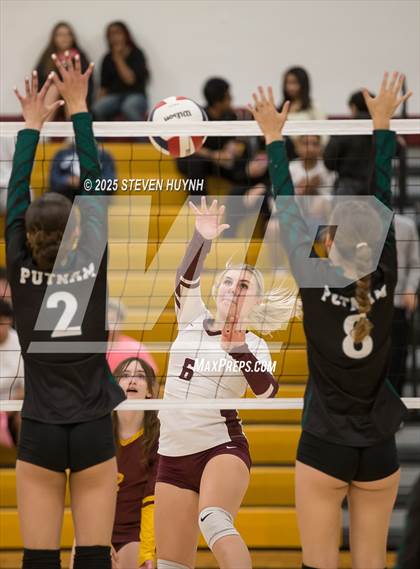 Thumbnail 1 in JV: Putnam @  Milwaukie/Milwaukie Academy of the Arts photogallery.