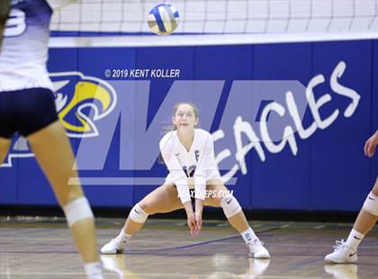 Thumbnail 1 in Dakota @ Utica Eisenhower photogallery.