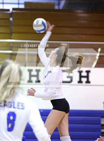 Thumbnail 3 in Dakota @ Utica Eisenhower photogallery.