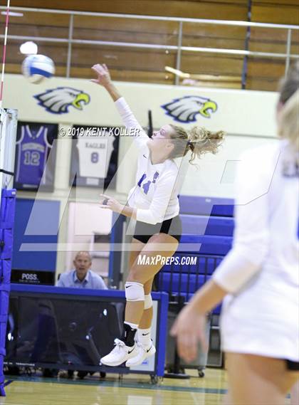 Thumbnail 2 in Dakota @ Utica Eisenhower photogallery.