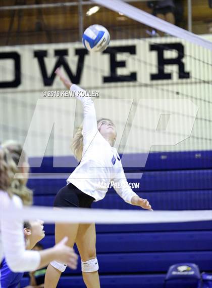 Thumbnail 3 in Dakota @ Utica Eisenhower photogallery.