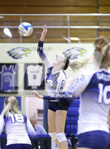 Thumbnail 2 in Dakota @ Utica Eisenhower photogallery.
