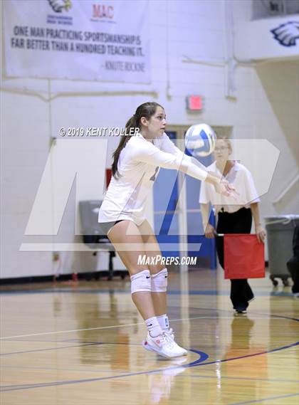 Thumbnail 2 in Dakota @ Utica Eisenhower photogallery.