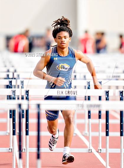 Thumbnail 1 in Herd Roundup @ Elk Boys Hurdles photogallery.