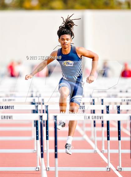 Thumbnail 2 in Herd Roundup @ Elk Boys Hurdles photogallery.