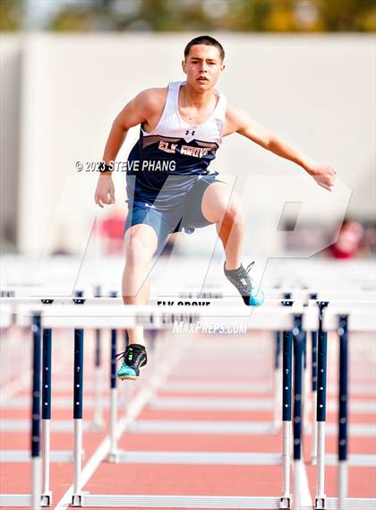 Thumbnail 2 in Herd Roundup @ Elk Boys Hurdles photogallery.