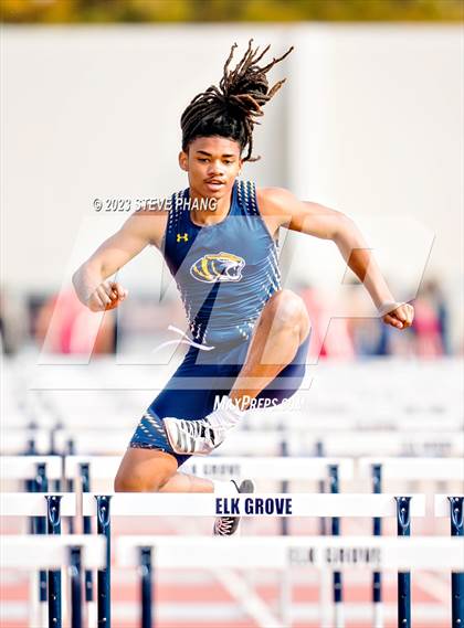 Thumbnail 2 in Herd Roundup @ Elk Boys Hurdles photogallery.