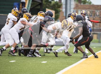 Thumbnail 2 in Davison vs. Southfield Arts & Tech photogallery.
