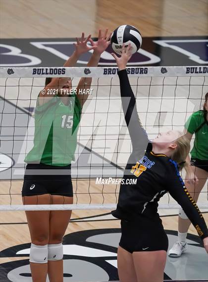 Thumbnail 1 in Castle vs. Yorktown (Bulldog Challenge) photogallery.
