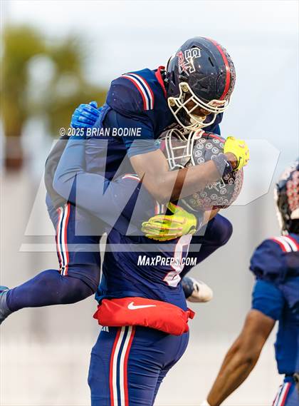 Thumbnail 1 in Strom Thurmond vs Hampton County (SCHSL 2A Final) photogallery.