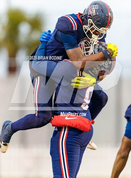 Thumbnail 3 in Strom Thurmond vs Hampton County (SCHSL 2A Final) photogallery.