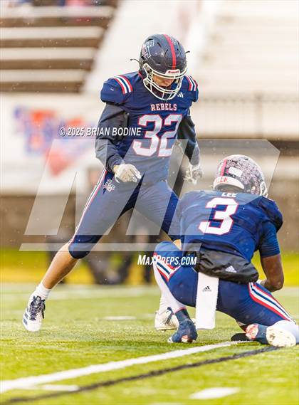 Thumbnail 3 in Strom Thurmond vs Hampton County (SCHSL 2A Final) photogallery.