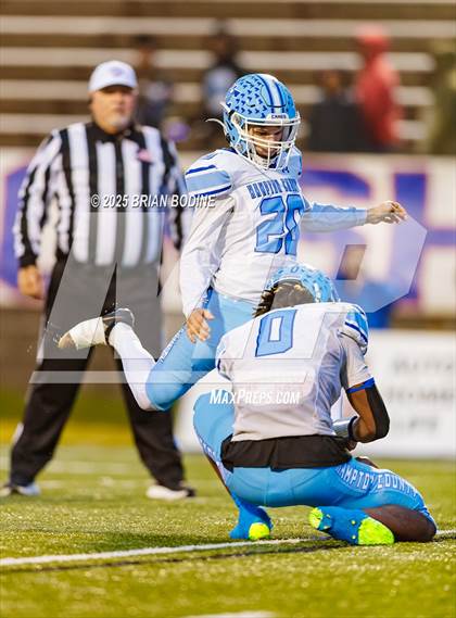 Thumbnail 3 in Strom Thurmond vs Hampton County (SCHSL 2A Final) photogallery.