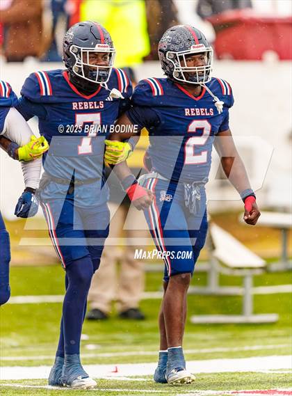 Thumbnail 3 in Strom Thurmond vs Hampton County (SCHSL 2A Final) photogallery.