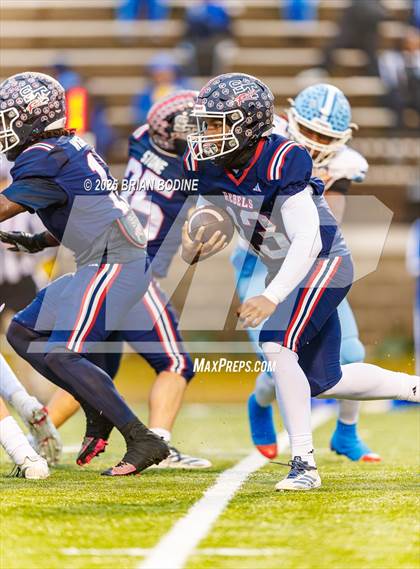 Thumbnail 3 in Strom Thurmond vs Hampton County (SCHSL 2A Final) photogallery.