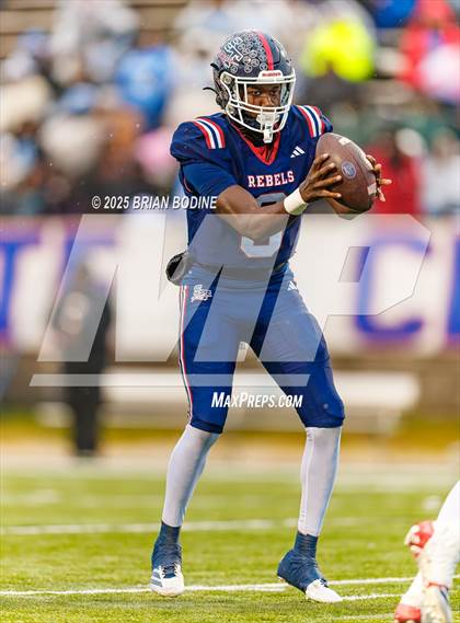 Thumbnail 3 in Strom Thurmond vs Hampton County (SCHSL 2A Final) photogallery.