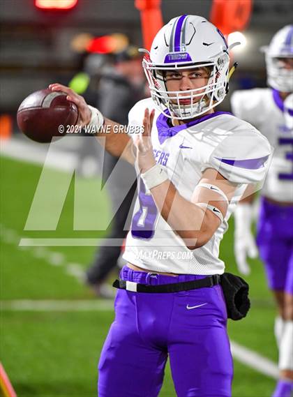 Thumbnail 1 in Mount Vernon @ Jefferson (UIL 3A Bi-District Playoff) photogallery.
