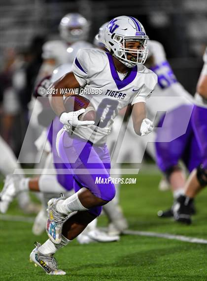 Thumbnail 2 in Mount Vernon @ Jefferson (UIL 3A Bi-District Playoff) photogallery.
