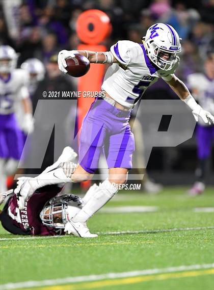 Thumbnail 1 in Mount Vernon @ Jefferson (UIL 3A Bi-District Playoff) photogallery.