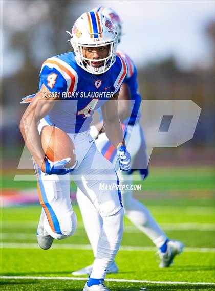 Thumbnail 3 in Riverside-Brookfield @ East St. Louis (IHSA 6A First Round Playoff) photogallery.