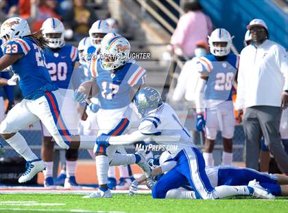 Thumbnail 2 in Riverside-Brookfield @ East St. Louis (IHSA 6A First Round Playoff) photogallery.