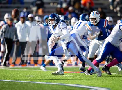 Thumbnail 3 in Riverside-Brookfield @ East St. Louis (IHSA 6A First Round Playoff) photogallery.