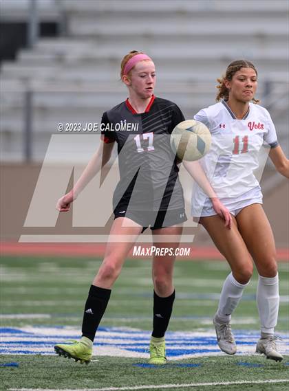 Thumbnail 1 in Lee vs Churchill photogallery.
