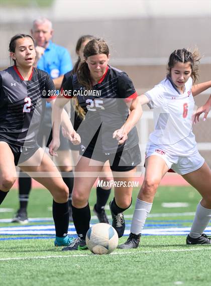 Thumbnail 1 in Lee vs Churchill photogallery.