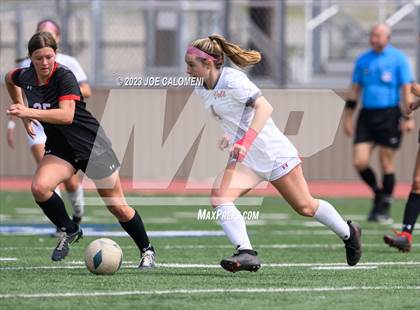 Thumbnail 3 in Lee vs Churchill photogallery.