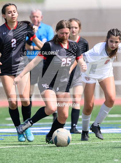 Thumbnail 3 in Lee vs Churchill photogallery.