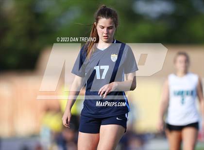 Thumbnail 1 in Hickory vs First Colonial (VHSL 5A Region Semifinal)  photogallery.