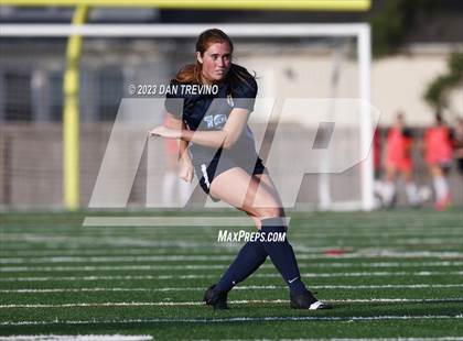 Thumbnail 1 in Hickory vs First Colonial (VHSL 5A Region Semifinal)  photogallery.
