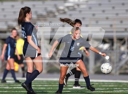 Thumbnail 1 in Hickory vs First Colonial (VHSL 5A Region Semifinal)  photogallery.