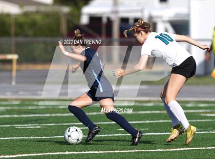 Thumbnail 1 in Hickory vs First Colonial (VHSL 5A Region Semifinal)  photogallery.