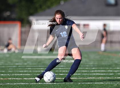 Thumbnail 2 in Hickory vs First Colonial (VHSL 5A Region Semifinal)  photogallery.