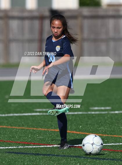Thumbnail 2 in Hickory vs First Colonial (VHSL 5A Region Semifinal)  photogallery.