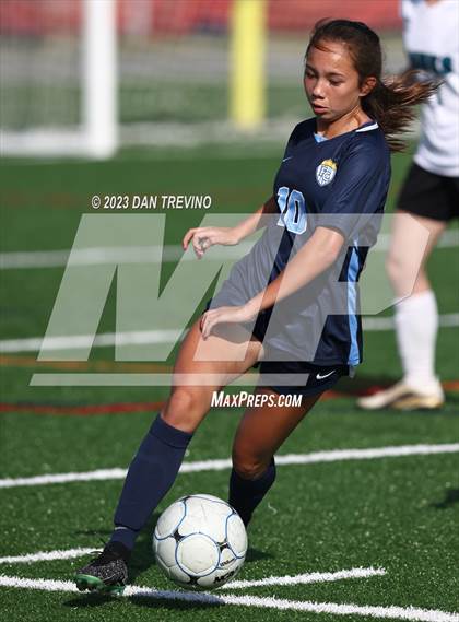Thumbnail 1 in Hickory vs First Colonial (VHSL 5A Region Semifinal)  photogallery.