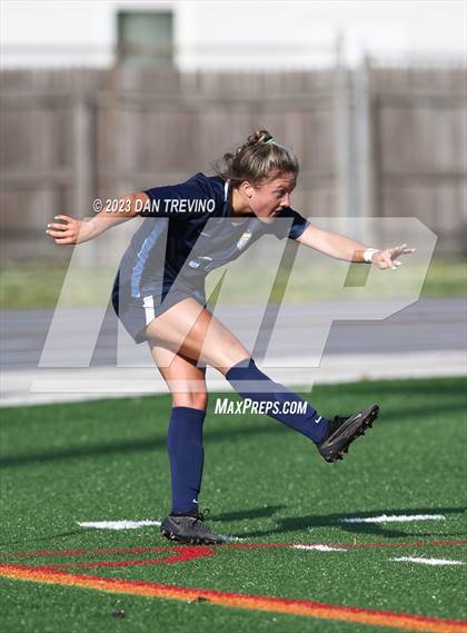 Thumbnail 1 in Hickory vs First Colonial (VHSL 5A Region Semifinal)  photogallery.