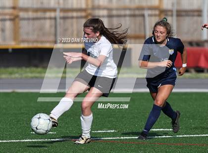 Thumbnail 1 in Hickory vs First Colonial (VHSL 5A Region Semifinal)  photogallery.