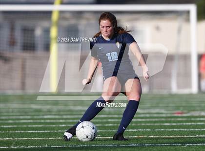 Thumbnail 2 in Hickory vs First Colonial (VHSL 5A Region Semifinal)  photogallery.