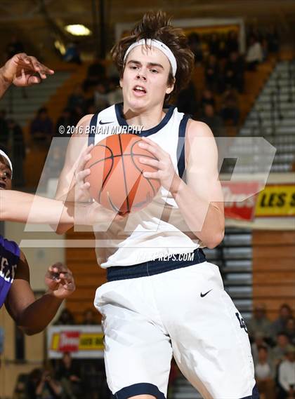 Thumbnail 3 in Garfield vs. Lake Oswego (Les Schwab Invitational) photogallery.