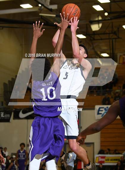 Thumbnail 2 in Garfield vs. Lake Oswego (Les Schwab Invitational) photogallery.