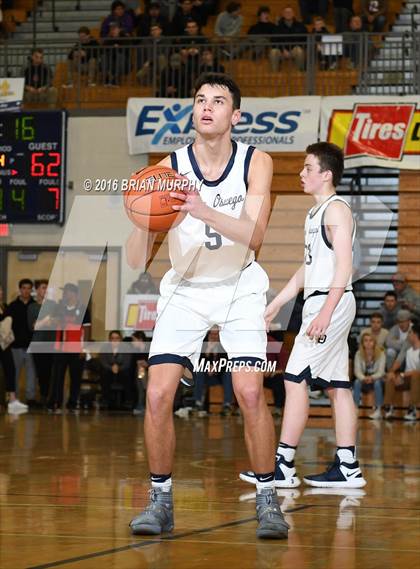 Thumbnail 2 in Garfield vs. Lake Oswego (Les Schwab Invitational) photogallery.