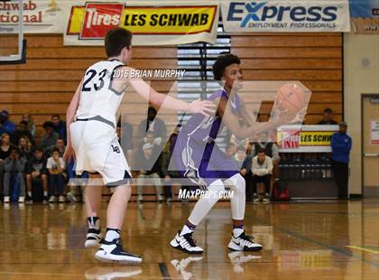 Thumbnail 3 in Garfield vs. Lake Oswego (Les Schwab Invitational) photogallery.