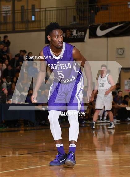 Thumbnail 2 in Garfield vs. Lake Oswego (Les Schwab Invitational) photogallery.